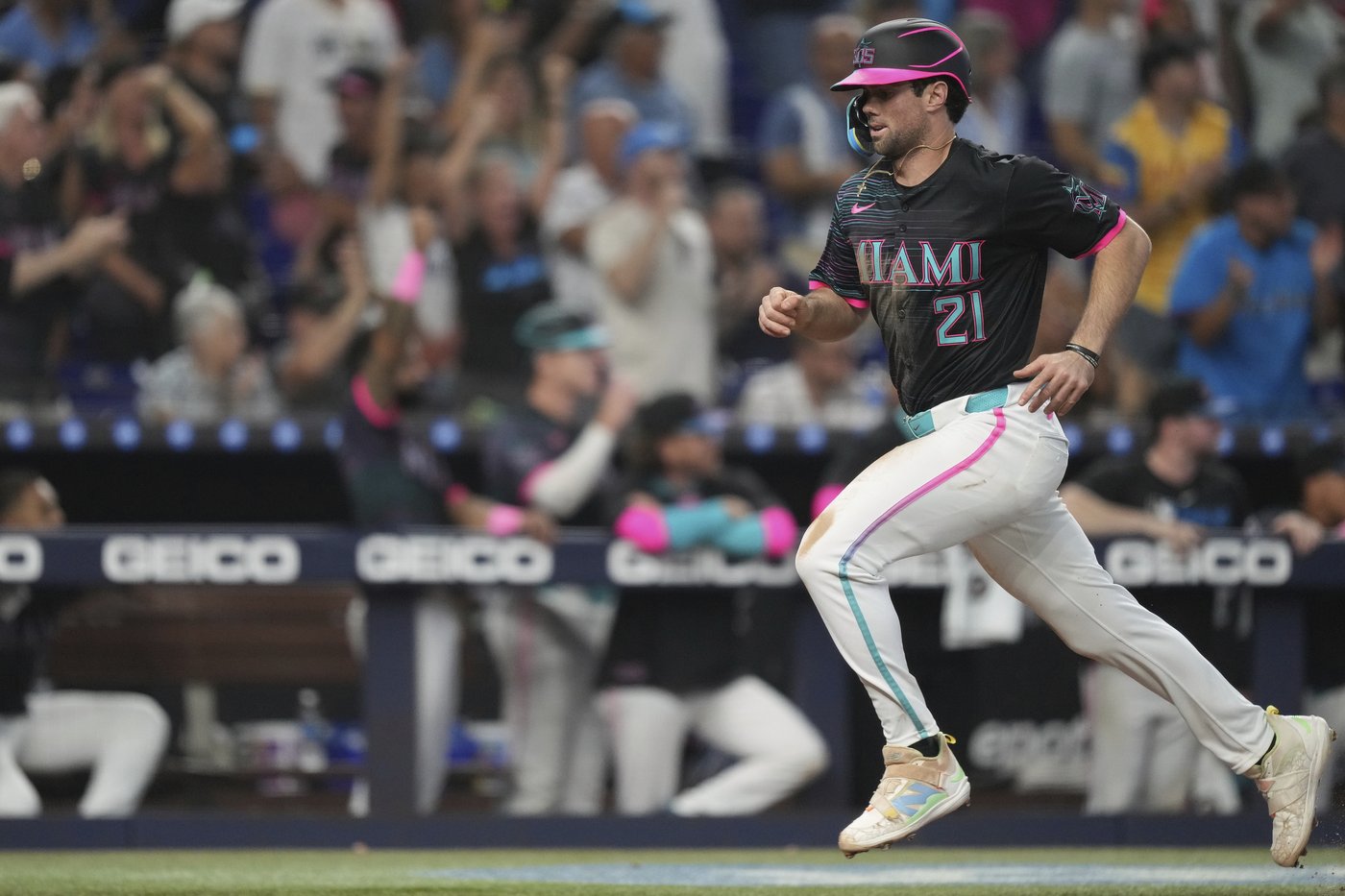 Otto López's tie-breaking two-run double in 8th lifts Marlins to 3-1 win over Royals | iNFOnews.ca Otto López's tie-breaking two-run double in 8th lifts Marlins to 3-1 win over Royals | iNFOnews.ca
