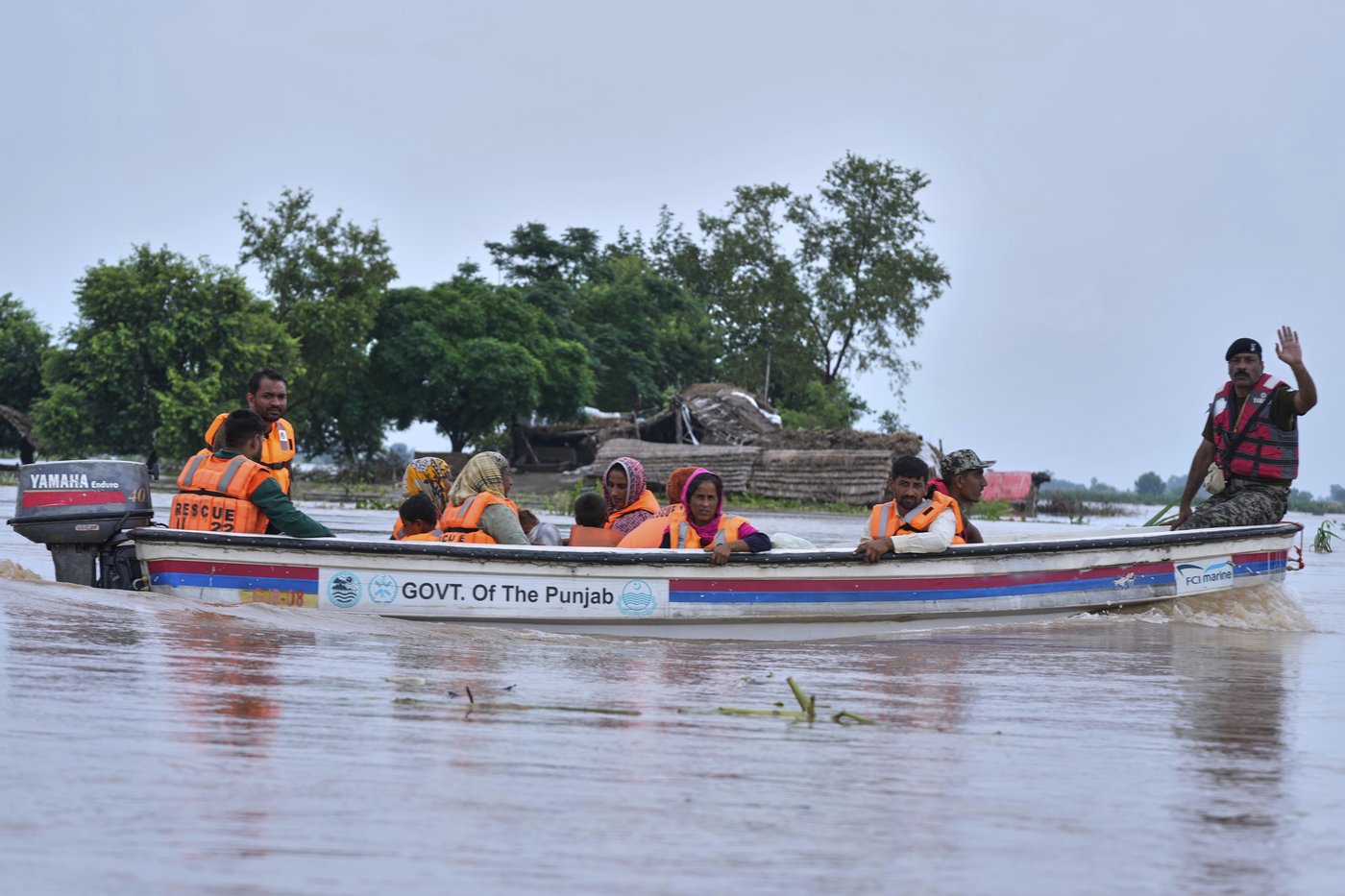 Mass evacuations in eastern Pakistan as India releases water from swollen rivers | iNFOnews.ca