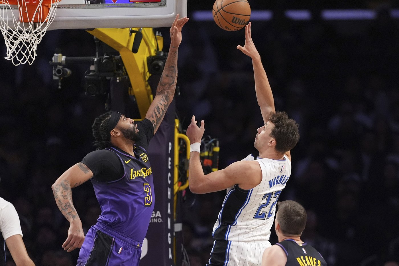 Franz Wagner hits a clutch 3, and the Magic exploit Davis' mistakes for a 119-118 win over Lakers | iNFOnews.ca