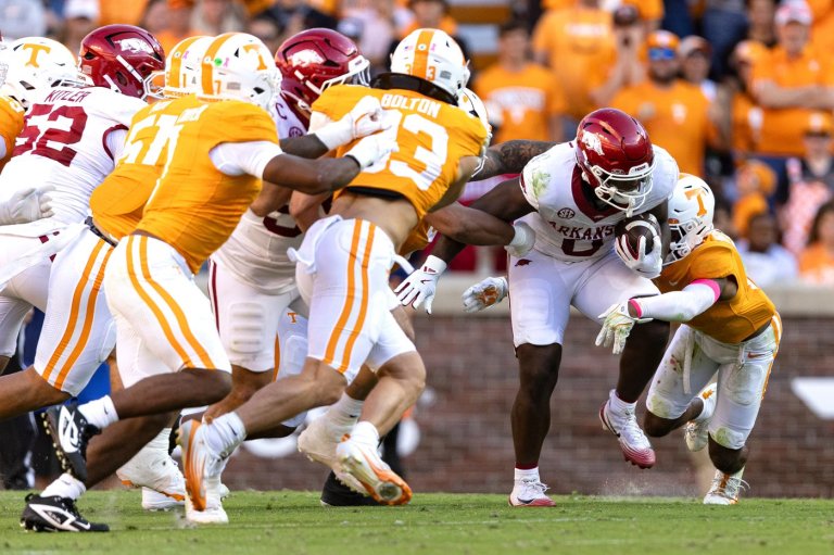 DeSean Bishop rushes for 146 yards, 1 TD to lead No. 12 Tennessee past Arkansas 34-31 | iNFOnews.ca