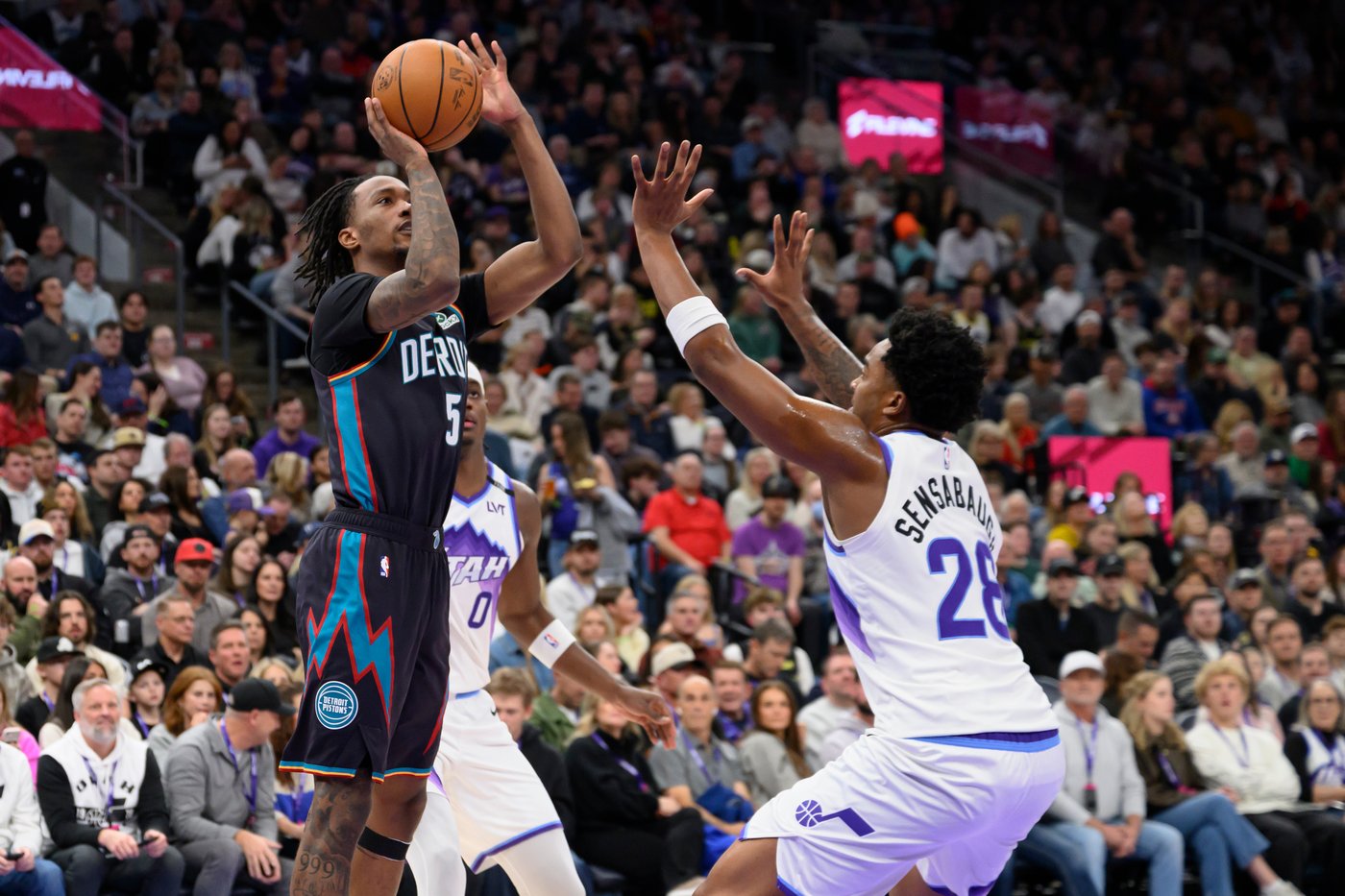 George scores 31 and hits game winner as Jazz edge Pistons 131-129 | iNFOnews.ca George scores 31 and hits game winner as Jazz edge Pistons 131-129 | iNFOnews.ca