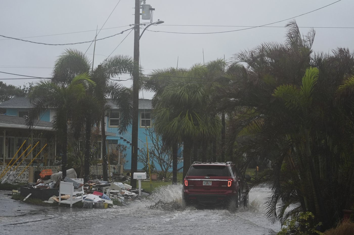 More than 2 million without power as Hurricane Milton slams Florida, causes deaths and flooding | iNFOnews.ca
