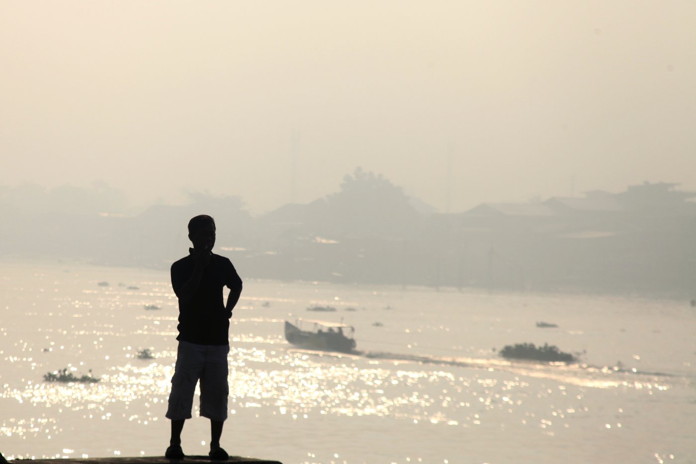 Indonesia intensifies aerial firefighting as wildfire haze spreads to Malaysia | iNFOnews.ca