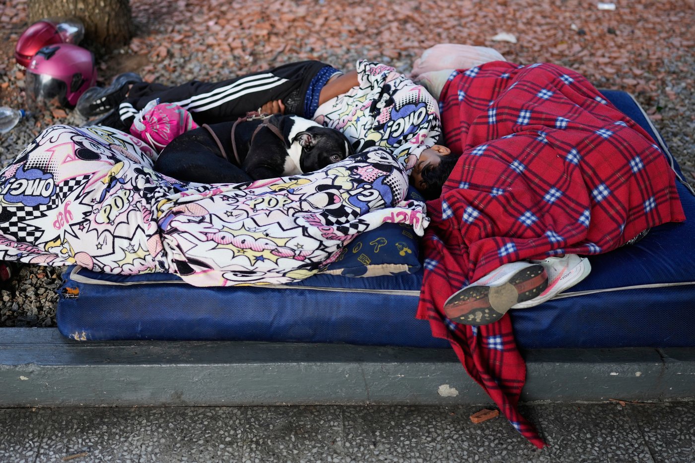 Venezuelans in the US rush to send aid to earthquake victims, but Caracas airport is closed | iNFOnews.ca Venezuelans in the US rush to send aid to earthquake victims, but Caracas airport is closed | iNFOnews.ca