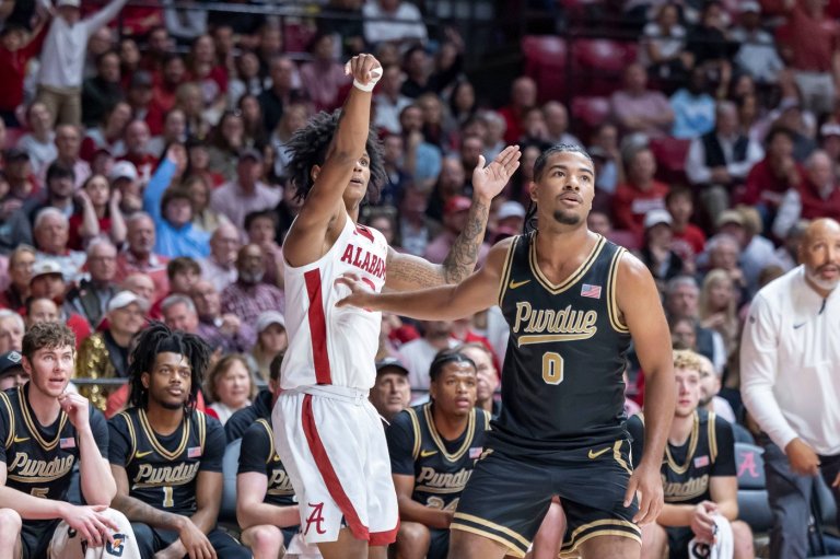 Braden Smith scores 29 and No. 2 Purdue tops No. 8 Alabama in season's first top-10 matchup | iNFOnews.ca