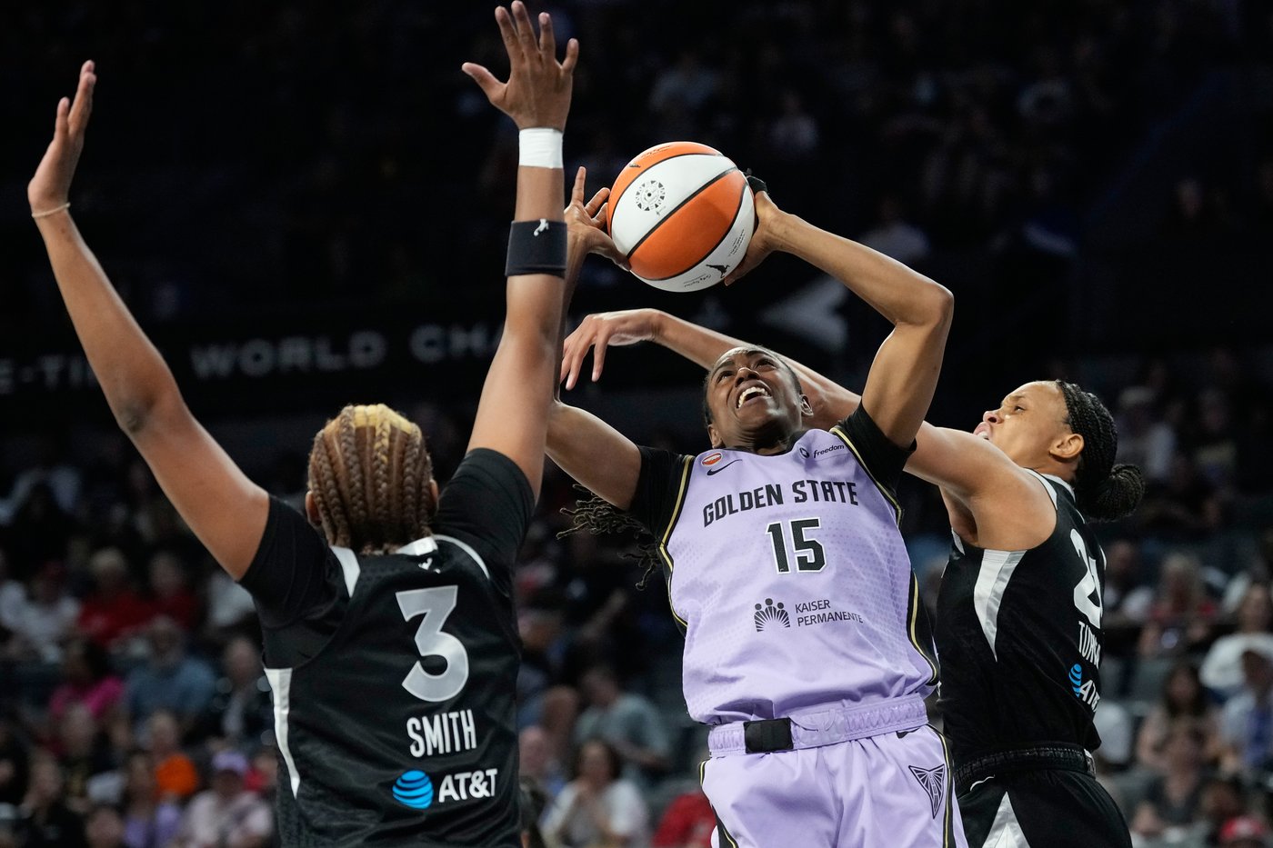 Aces surge past Valkyries 92-73 as Jackie Young shines in a 21-2 run | iNFOnews.ca Aces surge past Valkyries 92-73 as Jackie Young shines in a 21-2 run | iNFOnews.ca