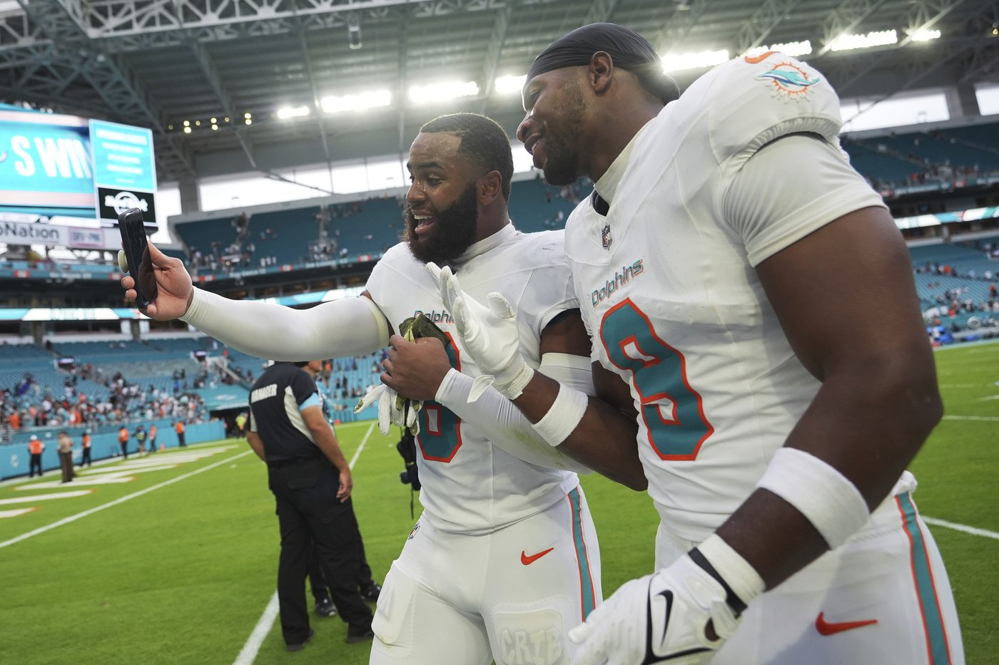 Tagovailoa throws 3 TDs to lead Dolphins past Raiders 34-19 for Miami's 2nd straight win | iNFOnews.ca Tagovailoa throws 3 TDs to lead Dolphins past Raiders 34-19 for Miami's 2nd straight win | iNFOnews.ca