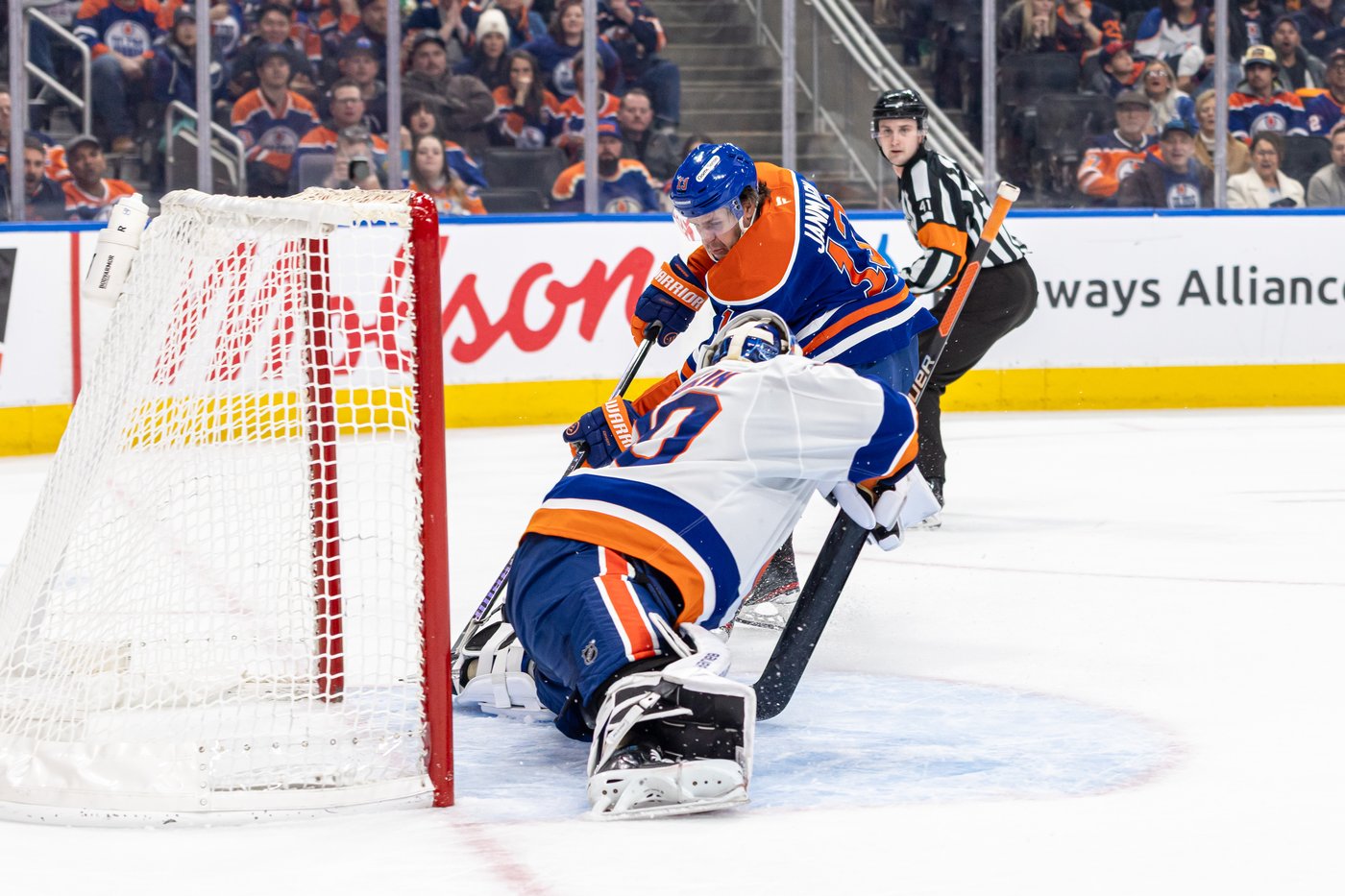Sorokin's 35-save shutout leads Islanders to 1-0 win over Oilers | iNFOnews.ca
