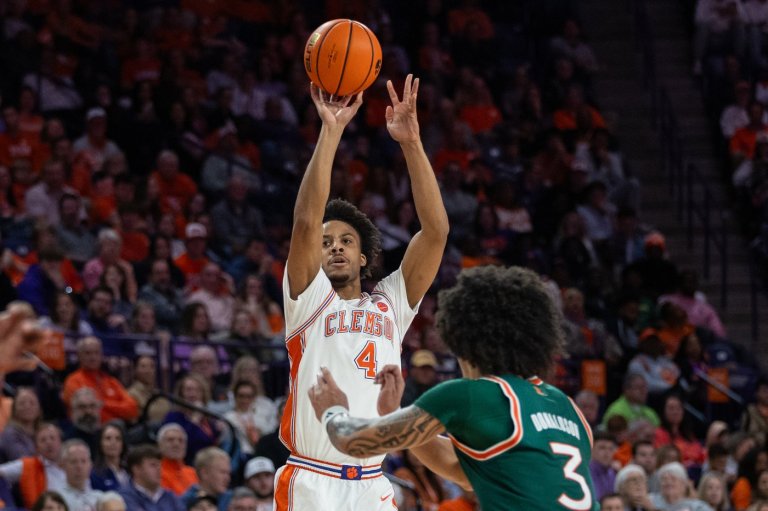 Carter Welling scores 18 as No. 22 Clemson wins its ninth straight with a 69-59 victory over Miami | iNFOnews.ca