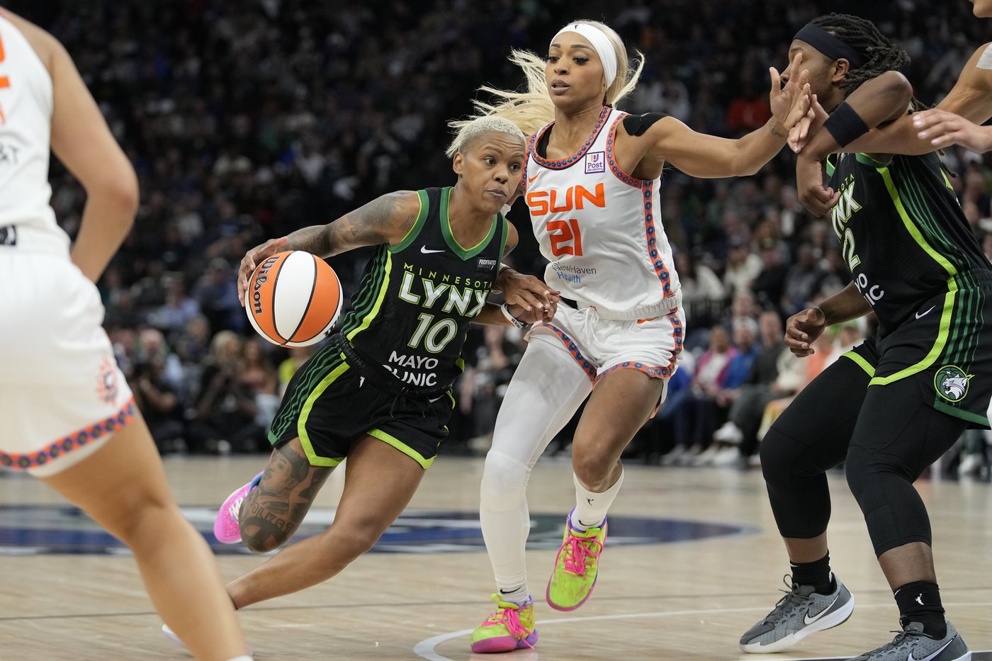 Lynx return to finals with 88-77 win over Sun in Game 5 behind Collier's 27 points, 11 rebounds | iNFOnews.ca Lynx return to finals with 88-77 win over Sun in Game 5 behind Collier's 27 points, 11 rebounds | iNFOnews.ca