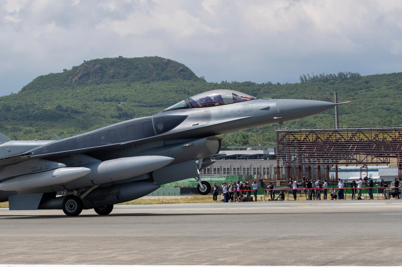 Taiwan receives 2 long-delayed US F-16Vs and awaits additional fighter jets | iNFOnews.ca Taiwan receives 2 long-delayed US F-16Vs and awaits additional fighter jets | iNFOnews.ca
