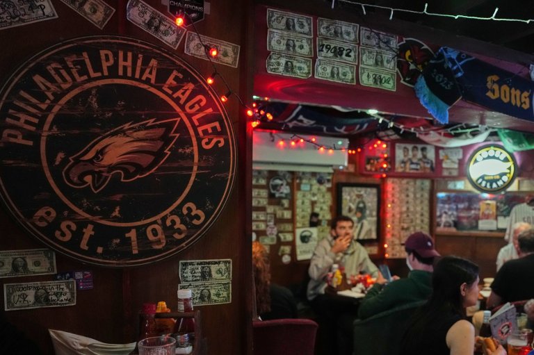 It’s special: Philly-style dive bar in London a hit with Eagles fans from US and UK | iNFOnews.ca