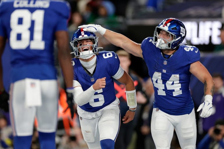 Cam Skattebo runs for 3 TDs and Jaxson Dart shines as the Giants beat the Eagles 34-17 | iNFOnews.ca