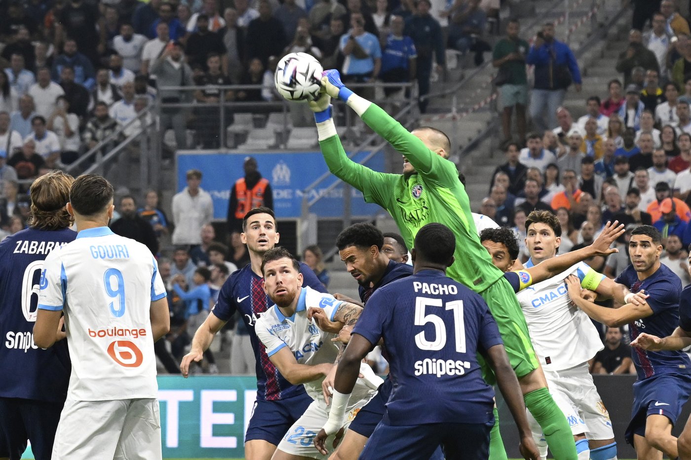 Marseille beats PSG to end champion's winning start to Ligue 1 | iNFOnews.ca