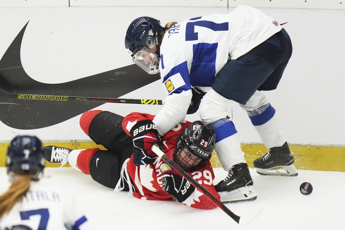 Canada blasts Finland 8-1 to face the US in another women’s ice hockey worlds final | iNFOnews.ca