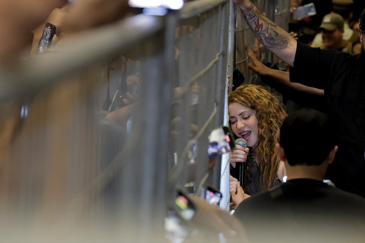 PHOTO COLLECTION: Shakira on Tour | iNFOnews.ca