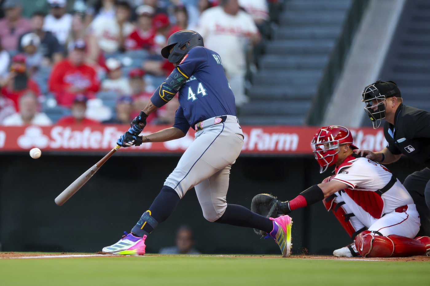 Zach Neto delivers walk-off hit in Angels' 3-2 victory over Mariners | iNFOnews.ca