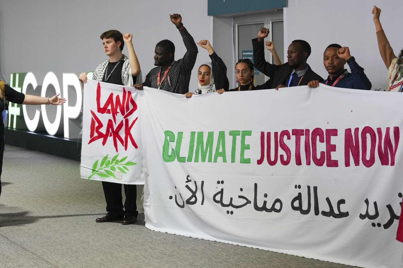 At UN climate talks, some see wars complicating negotiators' task | iNFOnews.ca