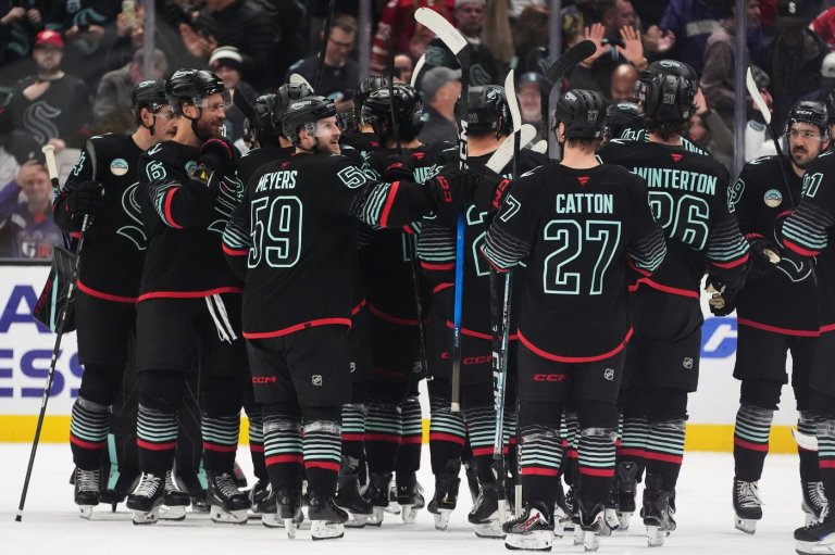Kraken recover to beat Red Wings 4-3 in shootout after blowing 3-goal lead in 3rd period | iNFOnews.ca