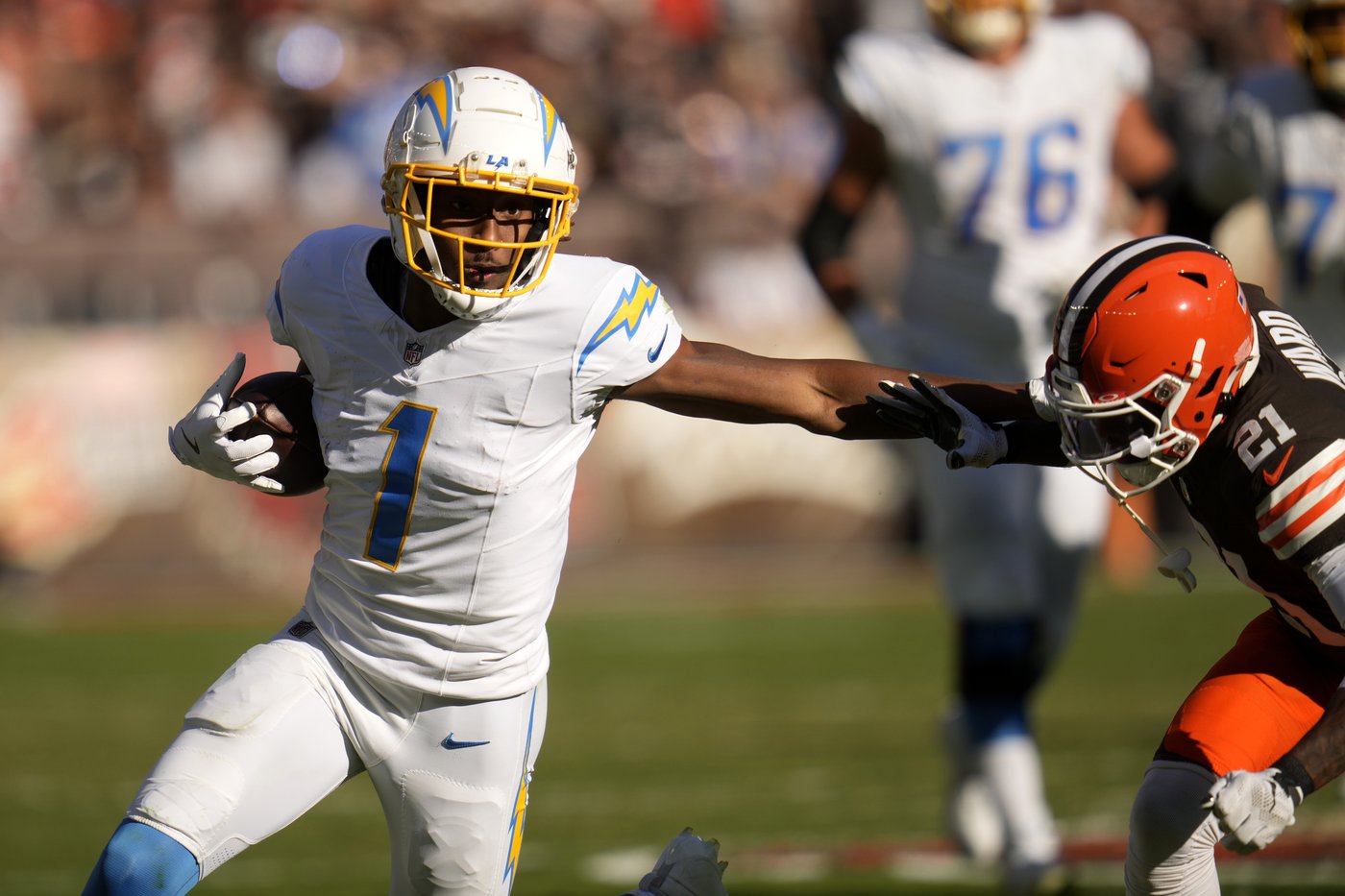 Justin Herbert throws 2 TD passes, Chargers clamp down on Jameis Winston in 27-10 win over Browns | iNFOnews.ca Justin Herbert throws 2 TD passes, Chargers clamp down on Jameis Winston in 27-10 win over Browns | iNFOnews.ca