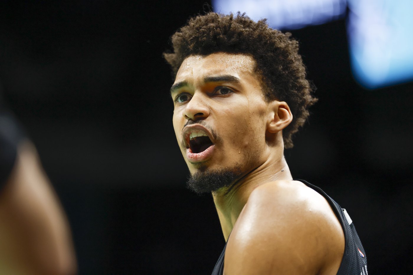Miles Bridges' 3-pointer with 1.4 seconds left lifts Hornets past Spurs 117-116 to snap 6-game skid | iNFOnews.ca Miles Bridges' 3-pointer with 1.4 seconds left lifts Hornets past Spurs 117-116 to snap 6-game skid | iNFOnews.ca