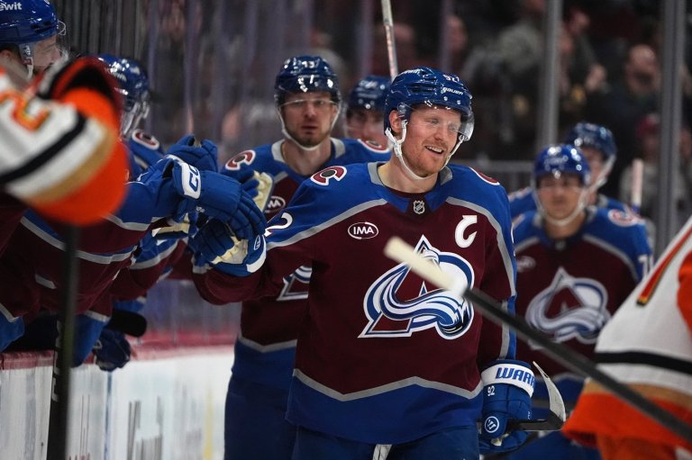 Gabriel Landeskog scores 1st regular-season goal in 1,347 days, couldn't wait to share news with son | iNFOnews.ca