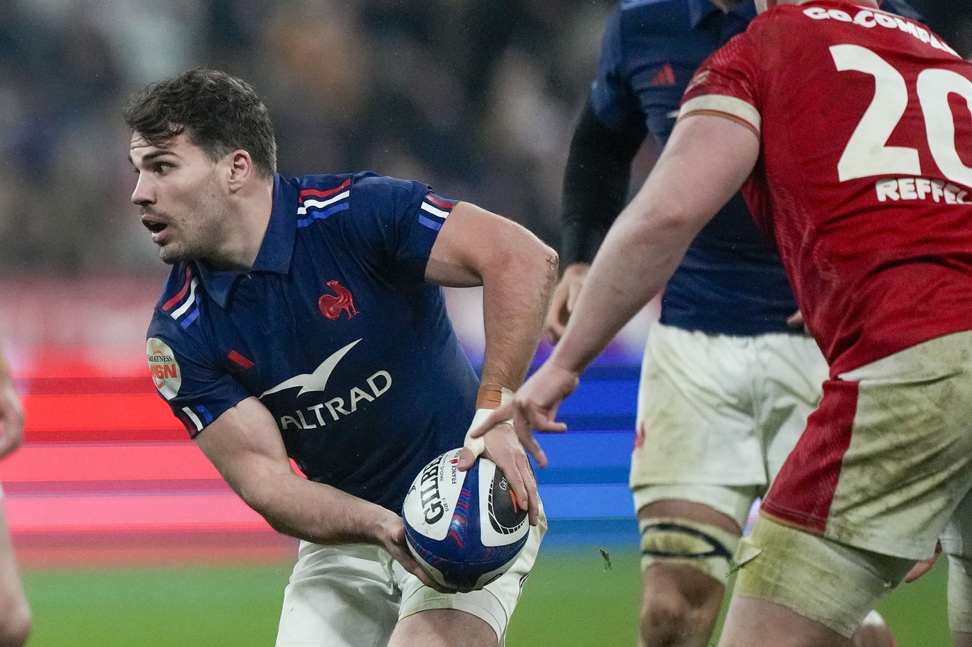 Dupont shines as France overwhelms Wales 43-0 in Six Nations opener | iNFOnews.ca