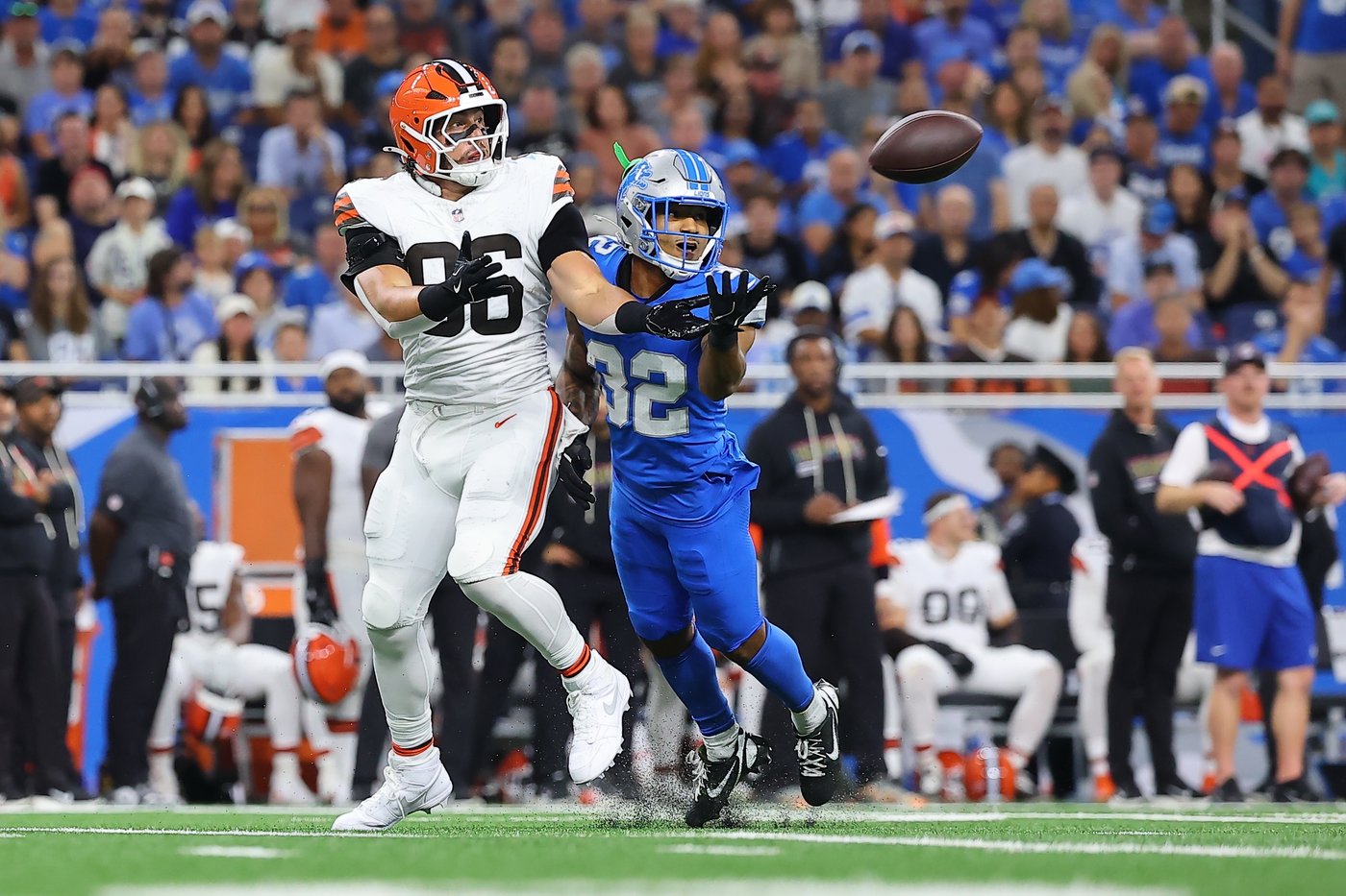 Lions safety Brian Branch gets 1-game suspension for punching Chiefs' JuJu Smith-Schuster | iNFOnews.ca Lions safety Brian Branch gets 1-game suspension for punching Chiefs' JuJu Smith-Schuster | iNFOnews.ca