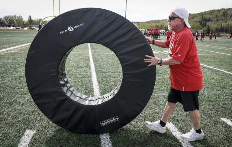 After 55 years and six Grey Cups, Stampeders equipment manager calls it a career | iNFOnews.ca