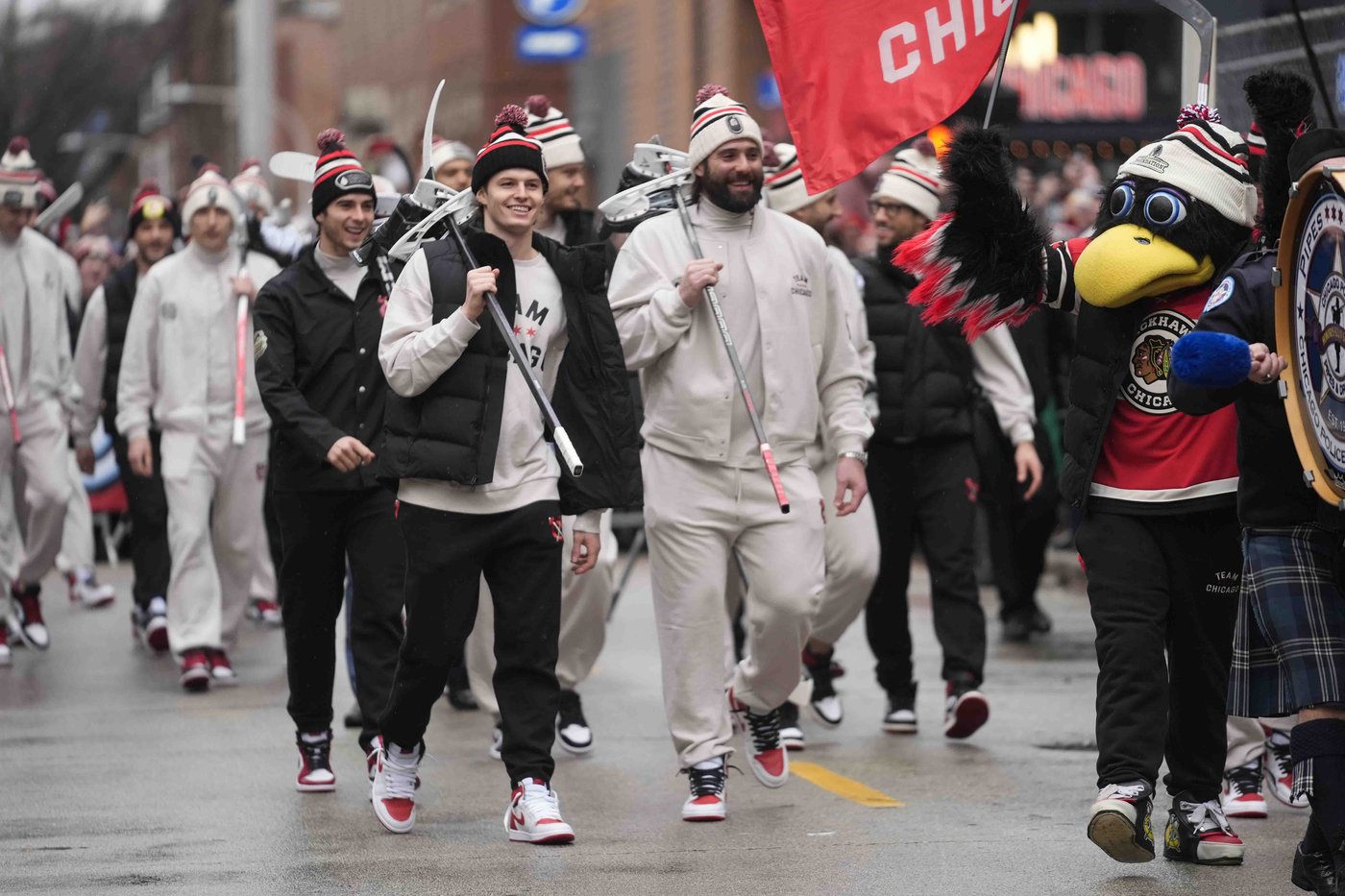 Bedard and the Blackhawks ride the L to Wrigley Field for Winter Classic | iNFOnews.ca Bedard and the Blackhawks ride the L to Wrigley Field for Winter Classic | iNFOnews.ca