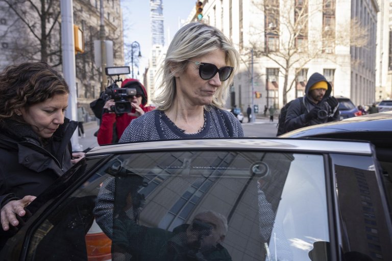Wife of ex-Sen. Bob Menendez set to be sentenced for role in bribery scheme | iNFOnews.ca