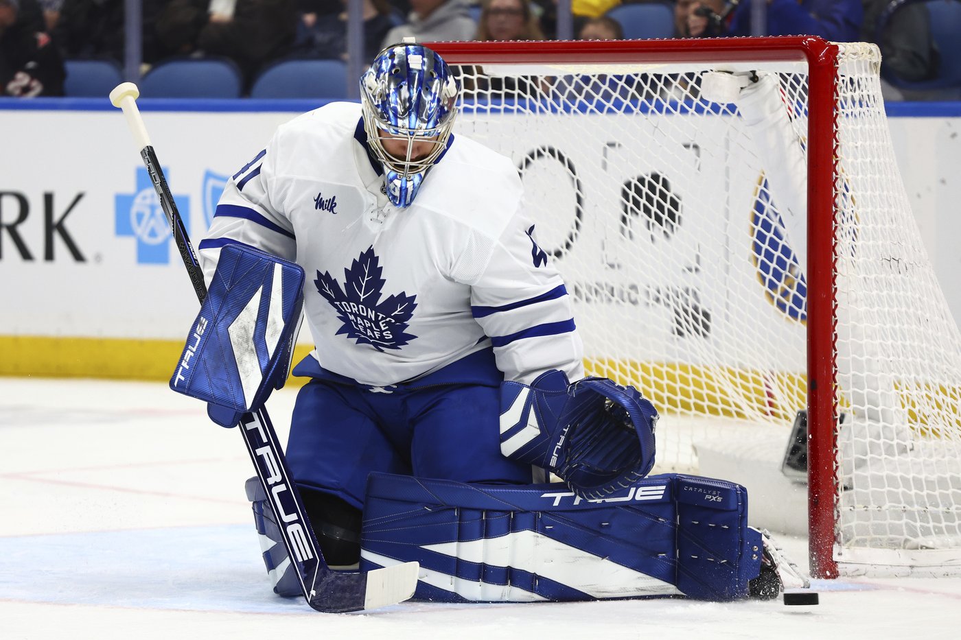 Leafs blank Sabres 4-0, clinch Atlantic Division title | iNFOnews.ca