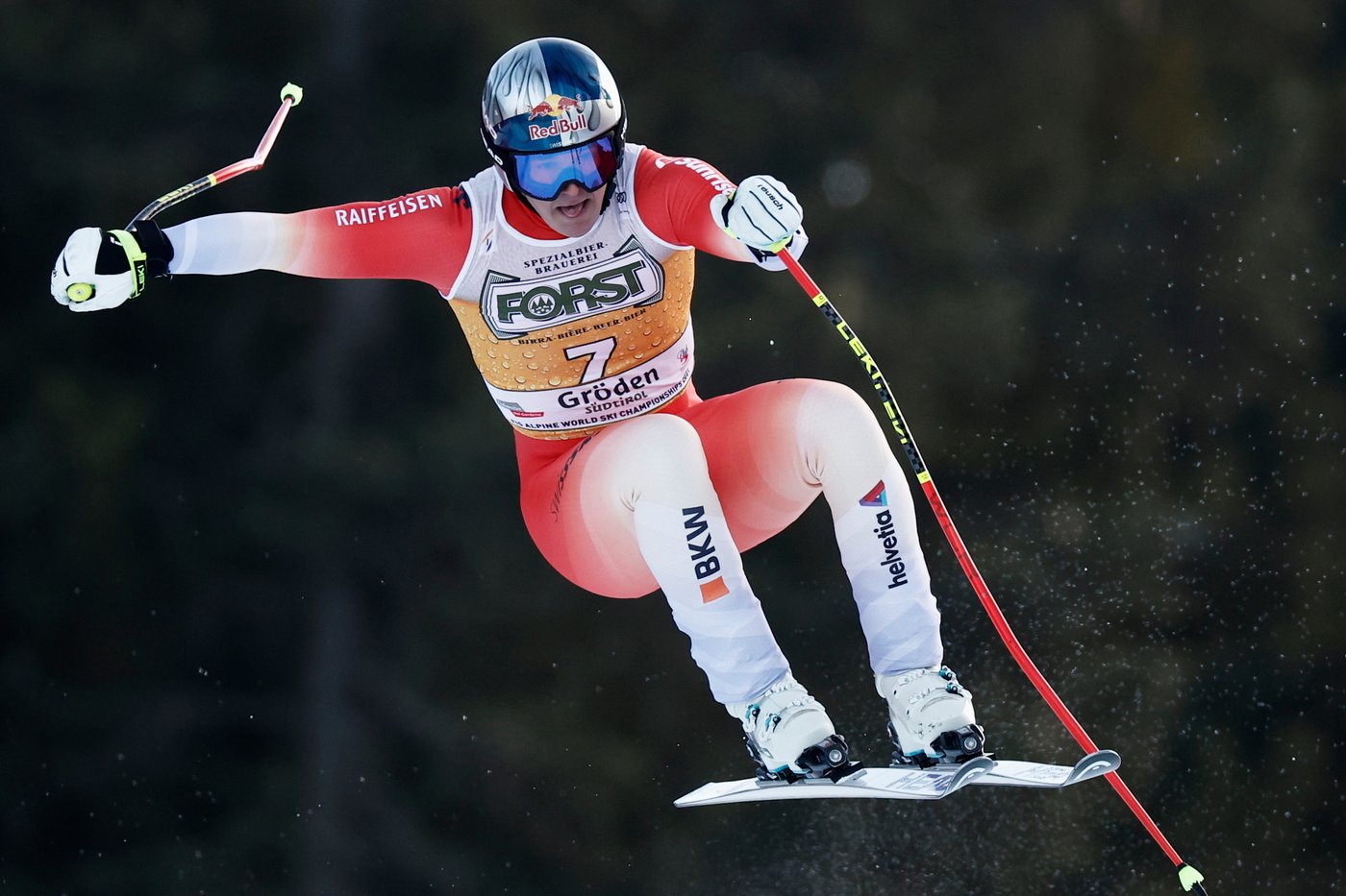 Von Allmen edges Odermatt in latest World Cup downhill duel for Swiss stars | iNFOnews.ca