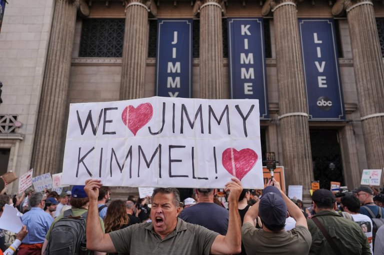 Trump steps up attacks on ABC and Jimmy Kimmel, says network should 'get the bum off the air' | iNFOnews.ca