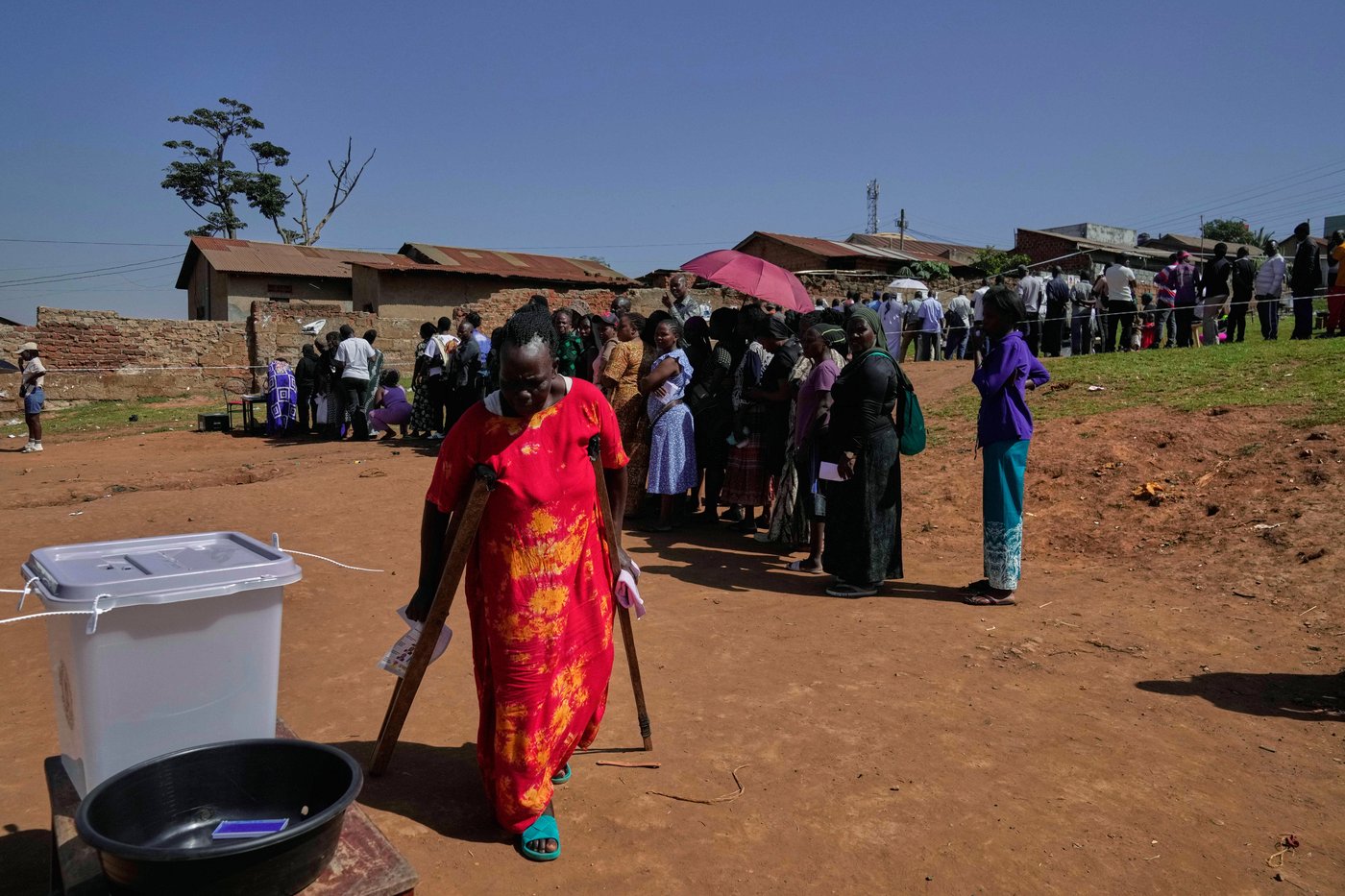 Delays plague voting in Uganda's presidential election | iNFOnews.ca Delays plague voting in Uganda's presidential election | iNFOnews.ca