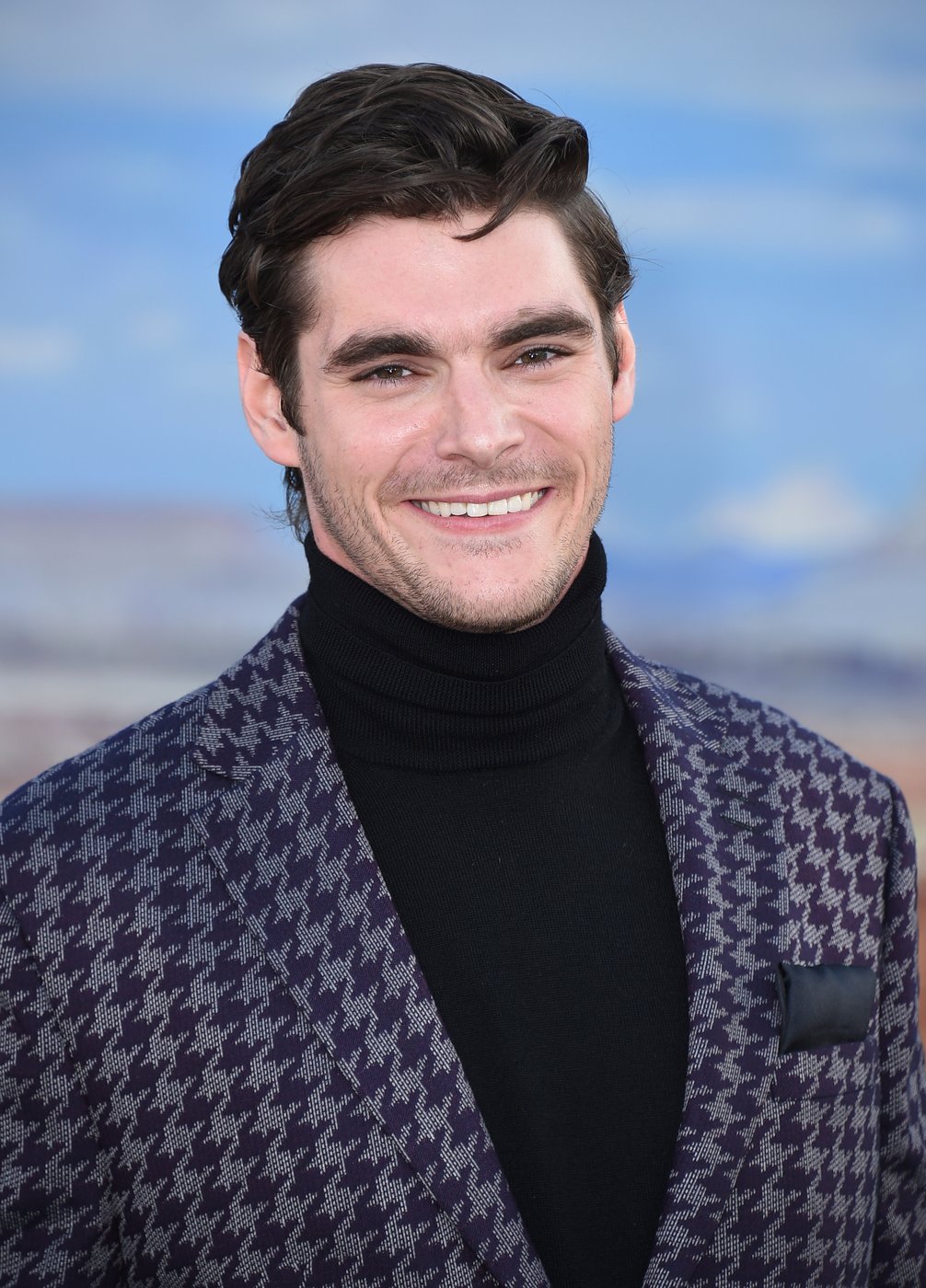 RJ Mitte, 'Breaking Bad' actor and disability rights champion, dies at 34 | iNFOnews.ca