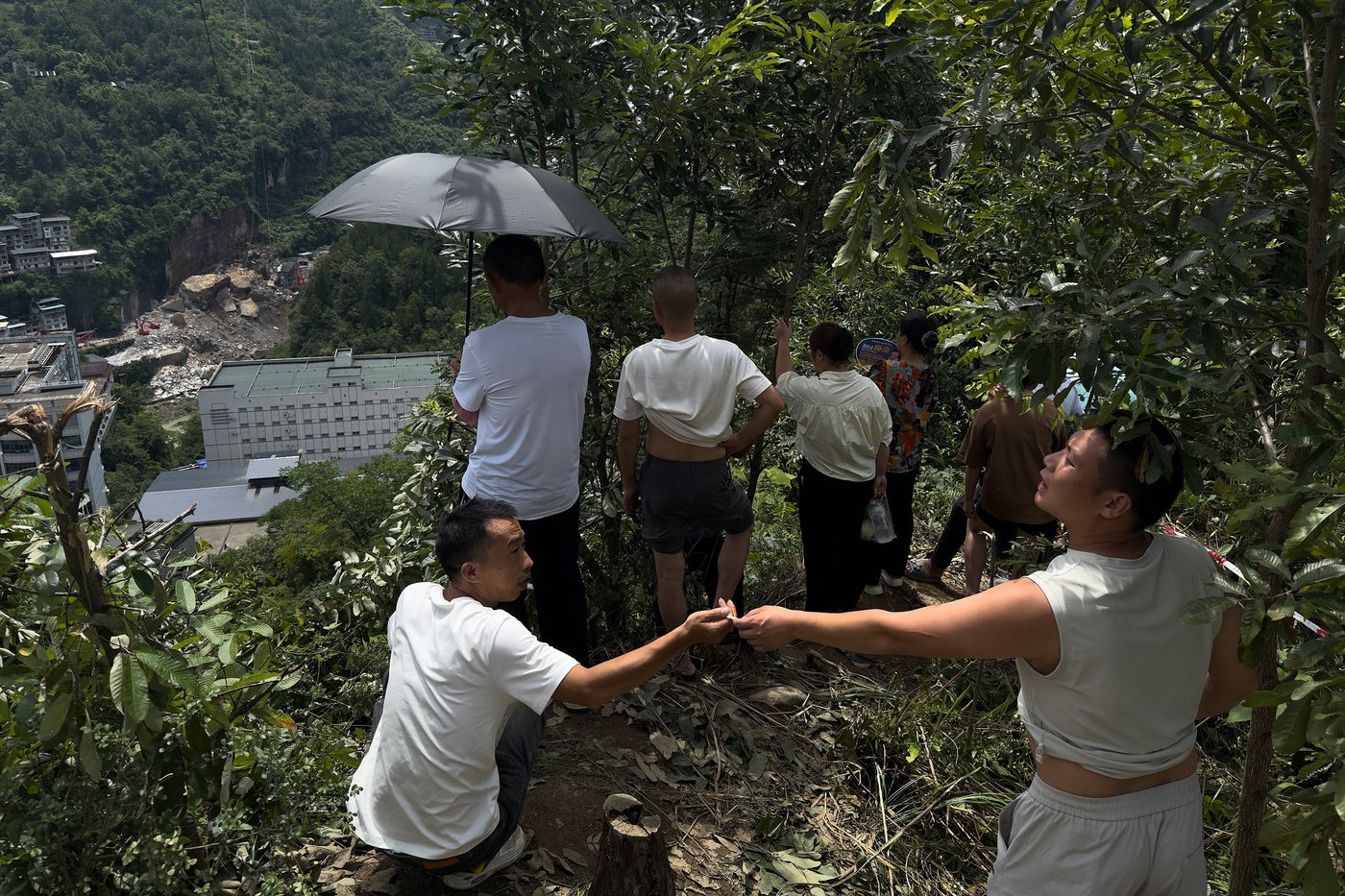 Death toll from Chongqing landslide in southwestern China climbs to 41 | iNFOnews.ca Death toll from Chongqing landslide in southwestern China climbs to 41 | iNFOnews.ca