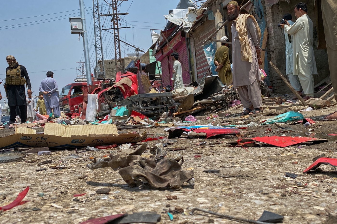 Bomb rigged to rickshaw explodes in Pakistan bazaar, killing 9 and wounding more than 2 dozen others | iNFOnews.ca Bomb rigged to rickshaw explodes in Pakistan bazaar, killing 9 and wounding more than 2 dozen others | iNFOnews.ca