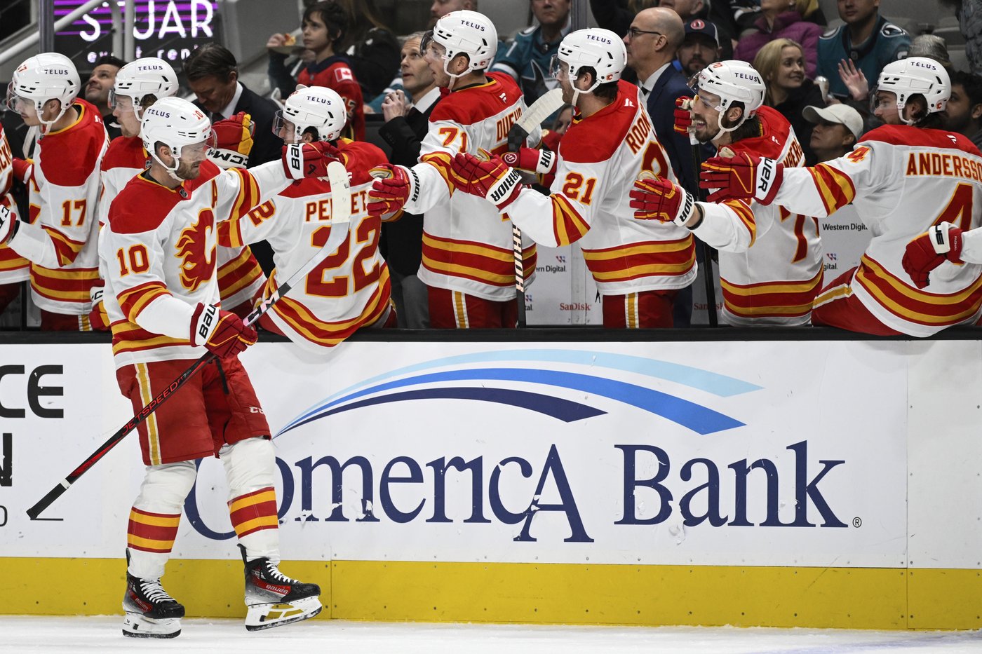 Jonathan Huberdeau scores twice as Calgary Flames beat San Jose Sharks 3-1 | iNFOnews.ca