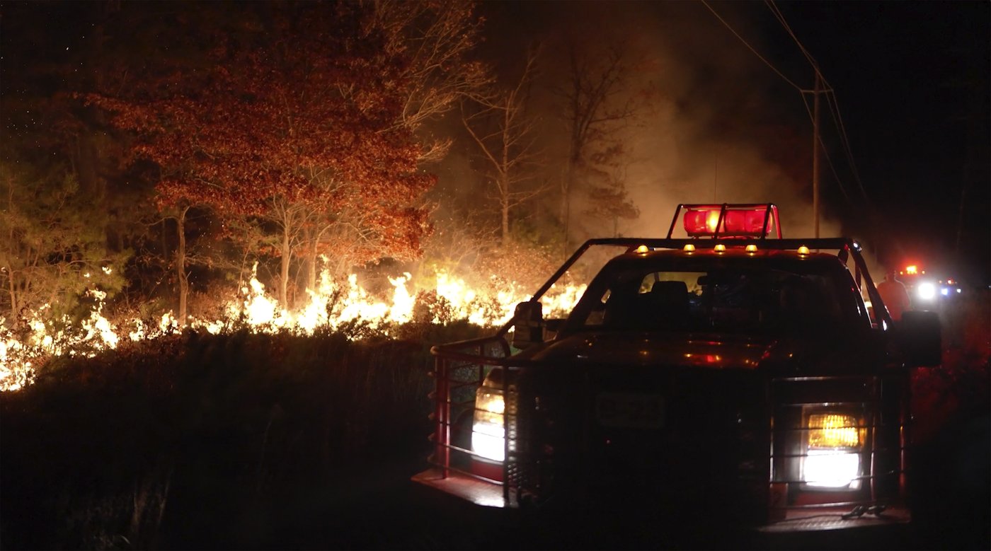 Crews battling New Jersey wildfires in driest conditions in nearly 120 years | iNFOnews.ca