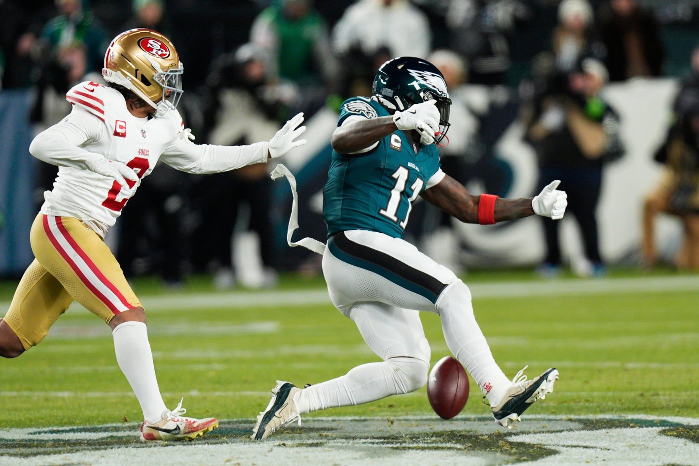 Eagles' season-long issues apparent in playoff loss to 49ers, sideline spat between Sirianni, Brown | iNFOnews.ca Eagles' season-long issues apparent in playoff loss to 49ers, sideline spat between Sirianni, Brown | iNFOnews.ca