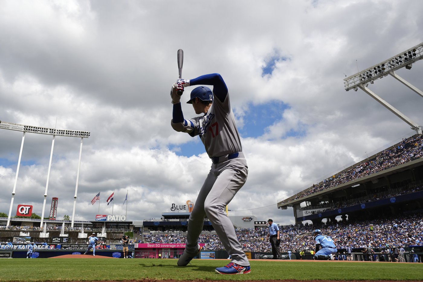 Shohei Ohtani throws fastest pitch of career at 101.7 mph in 3rd mound start for Dodgers | iNFOnews.ca