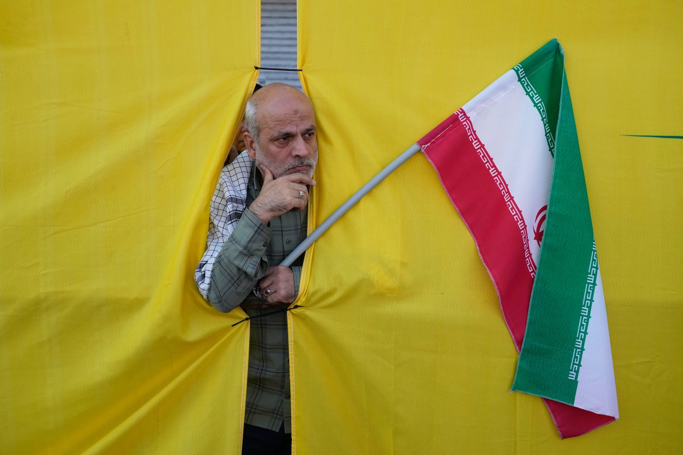 Hundreds of thousands attend Iran's biggest government-organized rally since the war began | iNFOnews.ca