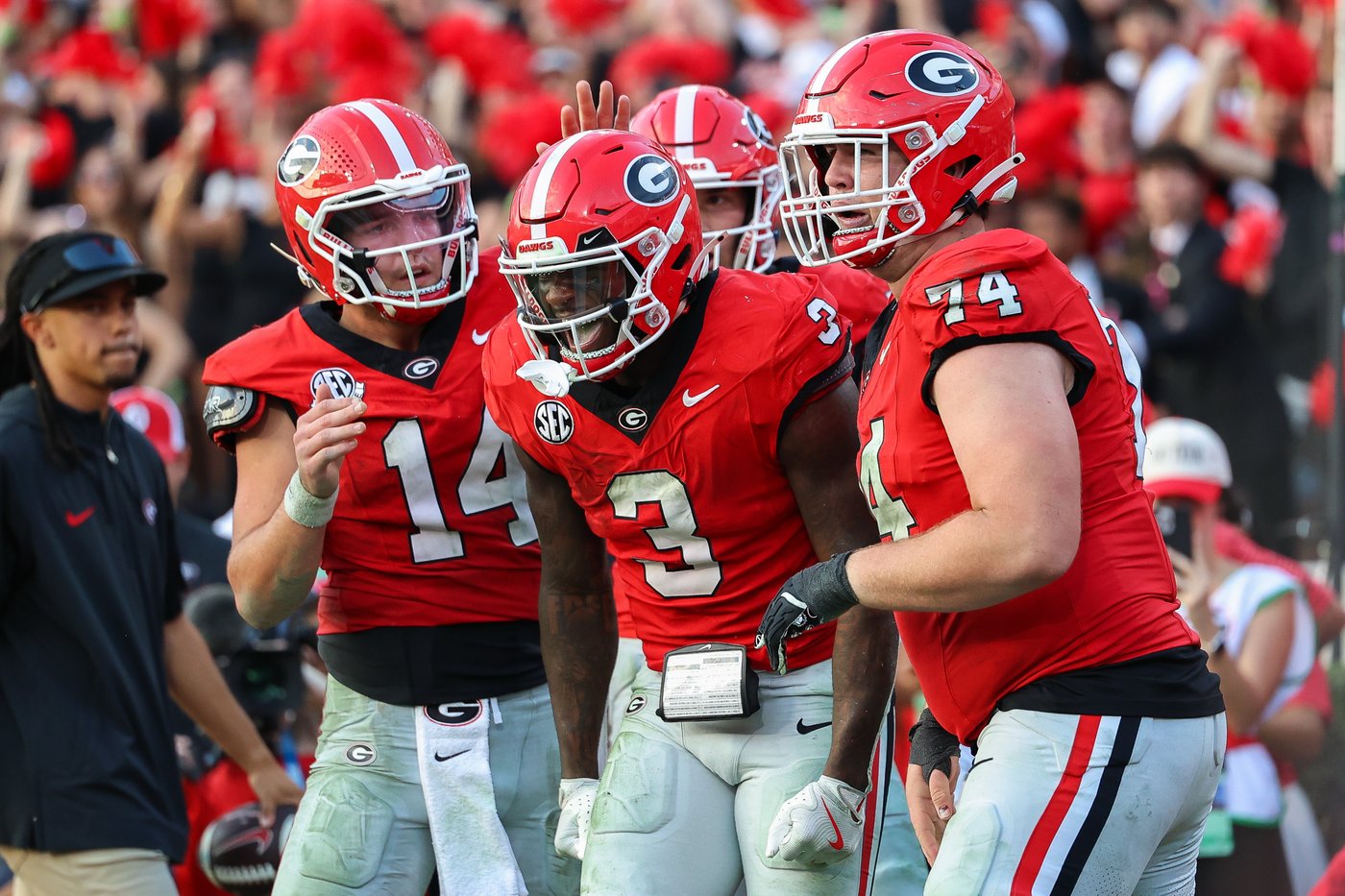Stockton throws 4 TD passes as No. 9 Georgia rallies in 4th quarter to beat No. 5 Ole Miss 43-35 | iNFOnews.ca Stockton throws 4 TD passes as No. 9 Georgia rallies in 4th quarter to beat No. 5 Ole Miss 43-35 | iNFOnews.ca