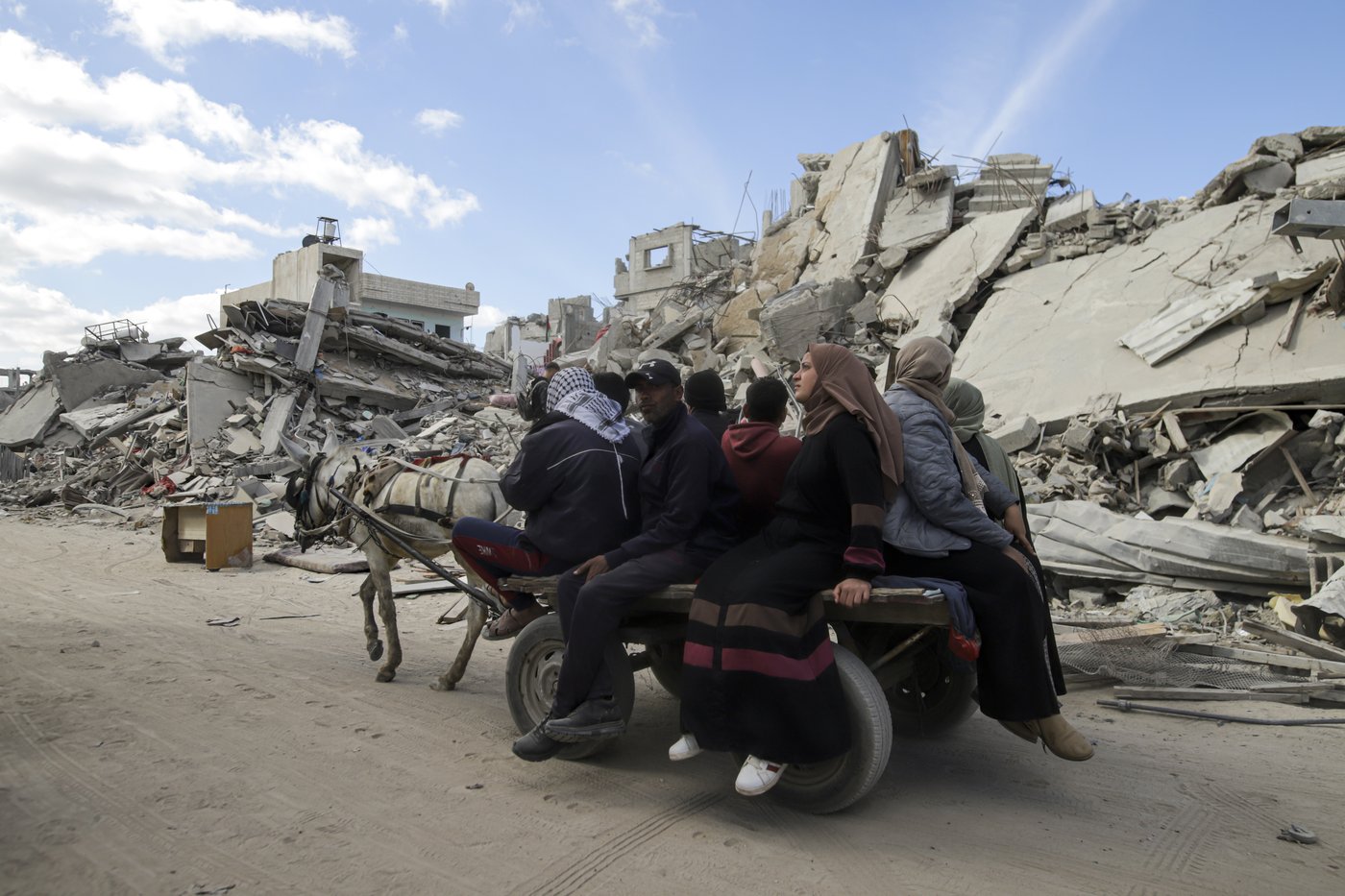 Middle East latest: 4 Israeli women soldiers will be next hostages freed from Gaza | iNFOnews.ca