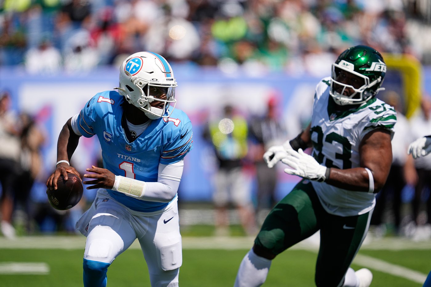 Jets WR Arian Smith has season-ending ACL injury and DL David Onyemata out after core muscle surgery | iNFOnews.ca