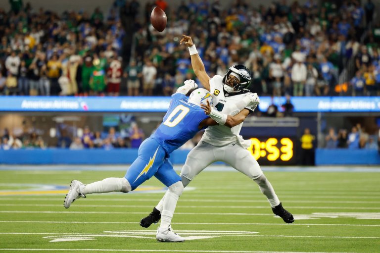 Chargers' Dicker kicks winning field goal, Jefferson's interception seals 22-19 OT win over Eagles | iNFOnews.ca