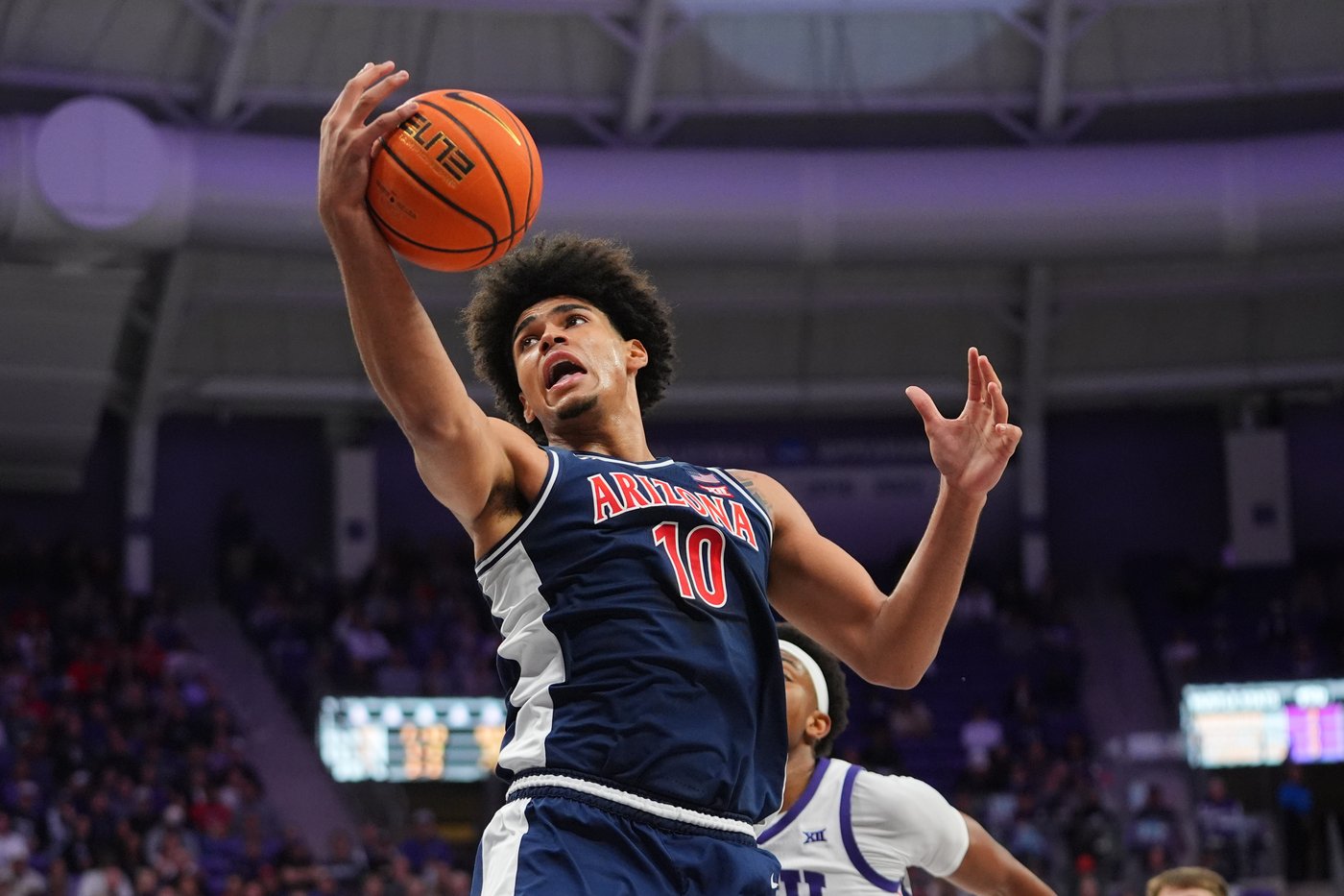 No. 1 Arizona stays undefeated as Koa Peat scores 20 points in an 86-73 win at TCU | iNFOnews.ca