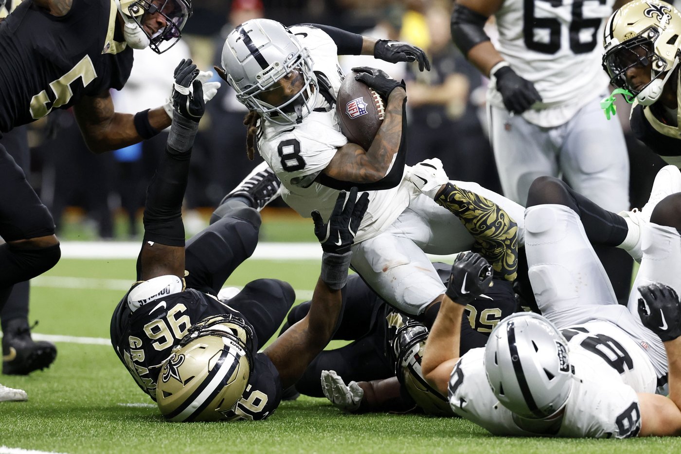 Brock Bowers sets NFL rookie records as the Raiders roll to a 25-10 victory over the Saints | iNFOnews.ca Brock Bowers sets NFL rookie records as the Raiders roll to a 25-10 victory over the Saints | iNFOnews.ca