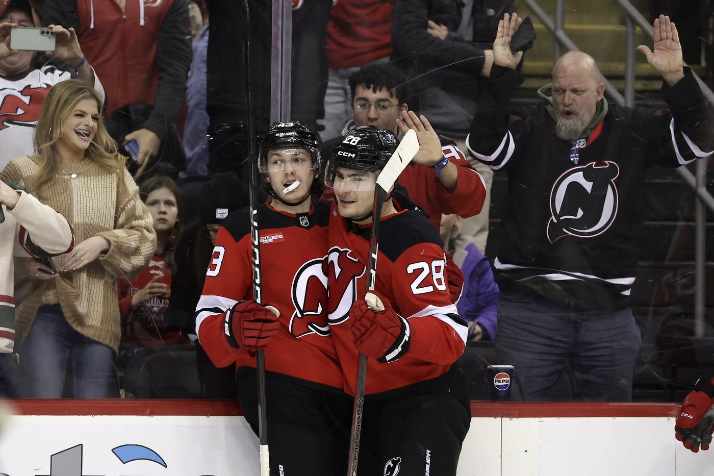 Jake Allen stops 24 as Devils rout Flyers 5-0 | iNFOnews.ca